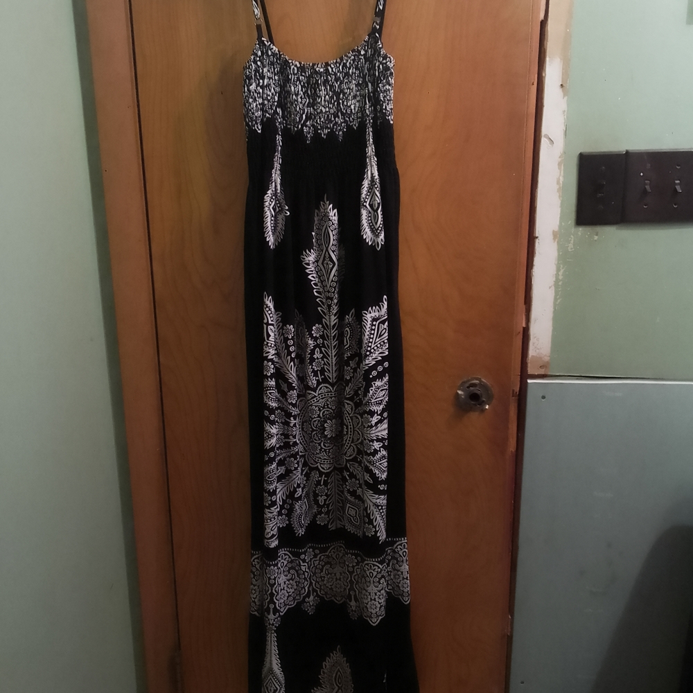 Black and White Printed Maxi Dress - Women - Picture 6 of 13